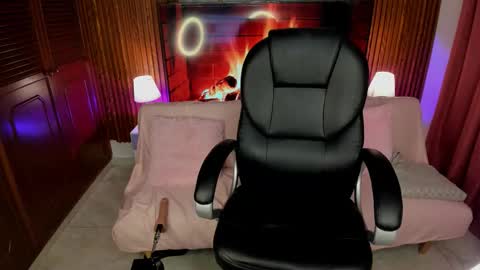 Isabella online show from 02/04/26, 09:37