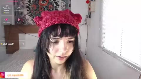 Snapshot of girlredkush chatting on 06/17/26, 06:09 Ann online show from 06/17/26, 06:09