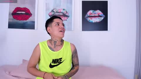 girls_inlove online show from 09/27/25, 11:48