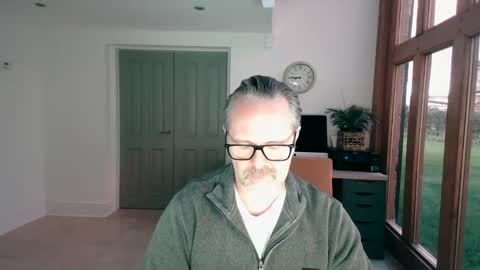 girlsandbikes online show from 12/30/24, 04:08