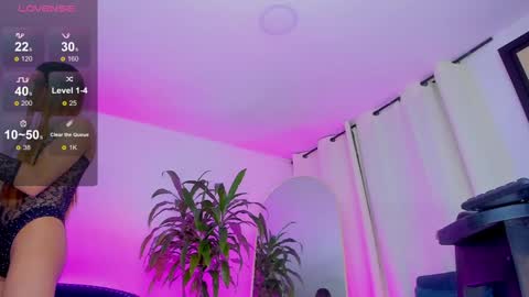 Snapshot of girlsonline_ chatting on 12/25/24, 12:48 C. Sofia online show from 12/25/24, 12:48