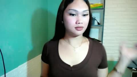 Snapshot of girlthatuneedxxx chatting on 06/27/26, 04:12 Rhaine online show from 06/27/26, 04:12