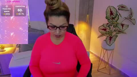 Snapshot of gisela27 chatting on 05/18/26, 12:55 Gisella online show from 05/18/26, 12:55