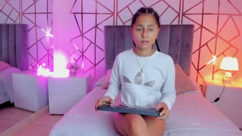 GISELLE ROLDAN online show from 01/18/25, 11:32