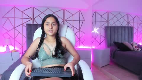 GISELLE ROLDAN online show from 02/17/25, 11:44