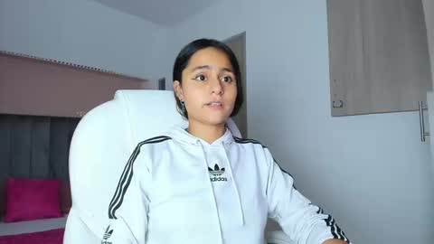 GISELLE ROLDAN online show from 09/13/25, 04:01