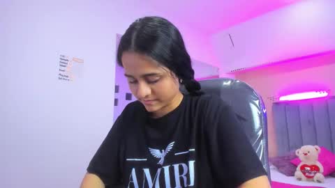 GISELLE ROLDAN online show from 12/19/25, 04:41