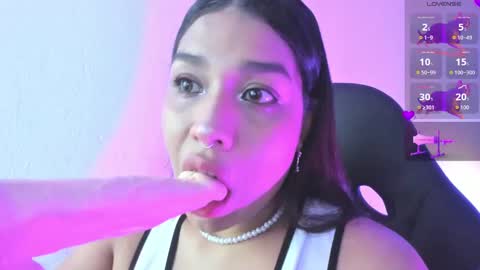 Snapshot of giselle_upp chatting on 09/11/25, 01:28 Giselle online show from 09/11/25, 01:28