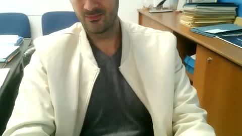 giuseppevai1 online show from 10/18/25, 09:21