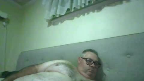 Snapshot of gixxer06 chatting on 05/17/26, 06:33 bi Gixxer online show from 05/17/26, 06:33