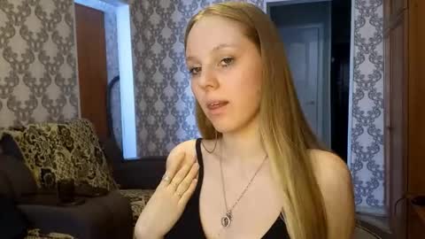 Snapshot of gladissoter chatting on 02/19/26, 07:37 Violetta online show from 02/19/26, 07:37