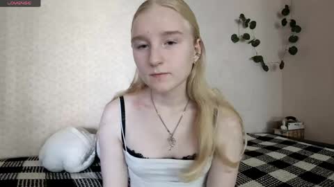 Snapshot of glennabeem chatting on 05/13/26, 09:06 Laura online show from 05/13/26, 09:06