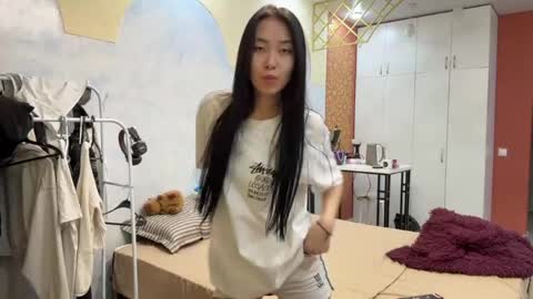 Mia online show from 04/13/26, 11:59