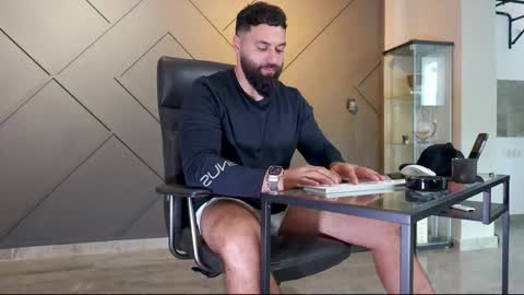 Matthew .. for short call me Matt online show from 02/13/25, 09:20