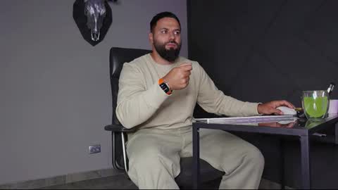 Matthew .. for short call me Matt online show from 09/20/25, 12:22