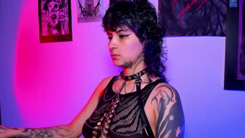 Snapshot of glitch_doll chatting on 05/05/26, 10:18 NYX online show from 05/05/26, 10:18