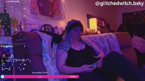 Snapshot of glitchwitch chatting on 12/18/24, 07:04 Glitch online show from 12/18/24, 07:04