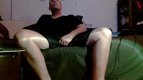 Snapshot of glitterstud chatting on 04/25/26, 01:41 glitterstud online show from 04/25/26, 01:41