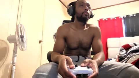 Snapshot of glomightyj chatting on 01/17/26, 07:06 glomightyj online show from 01/17/26, 07:06