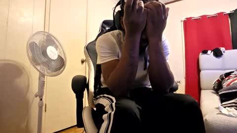 Snapshot of glomightyj chatting on 02/01/26, 01:37 glomightyj online show from 02/01/26, 01:37