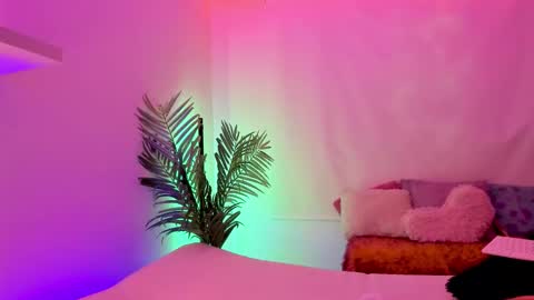 Mimi online show from 10/29/25, 06:09