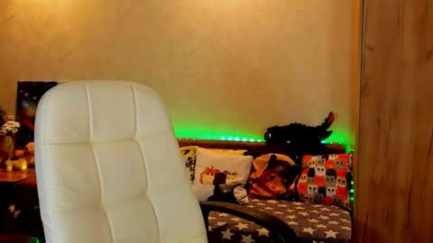 Gloria Wood online show from 12/15/24, 10:04