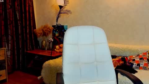 Gloria Wood online show from 11/17/25, 04:35