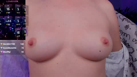 Snapshot of gloriagrays chatting on 12/15/24, 08:15 gloriagrays online show from 12/15/24, 08:15