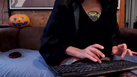 Tanya online show from 10/23/25, 09:41