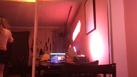 Snapshot of glow92 chatting on 09/23/25, 06:49 Glow Goddess online show from 09/23/25, 06:49