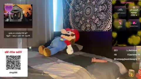 Snapshot of glow92 chatting on 10/18/25, 03:24 Glow Goddess online show from 10/18/25, 03:24