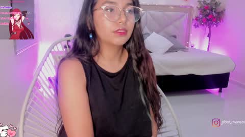 Moon Nicoll  online show from 01/07/25, 06:48