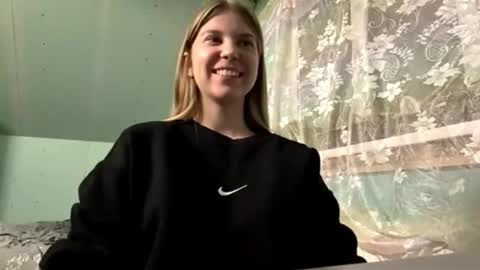 Snapshot of glyndabrierre chatting on 04/12/26, 05:18 glyndabrierre online show from 04/12/26, 05:18