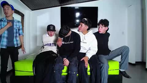 THOMAS AND DAMIAND online show from 11/02/25, 06:32