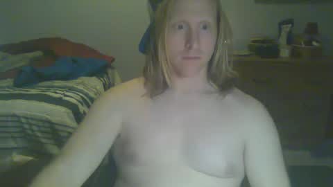 Snapshot of gnger31foru chatting on 12/17/24, 01:18 Steven Meadow online show from 12/17/24, 01:18