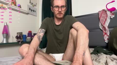 Snapshot of gnickname chatting on 08/02/26, 12:42 gnickname online show from 08/02/26, 12:42