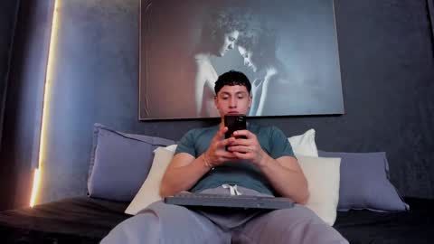 Snapshot of god_of_olympus1 chatting on 12/04/24, 03:32 steven online show from 12/04/24, 03:32