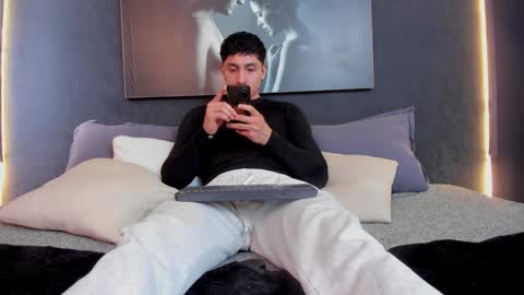 Snapshot of god_of_olympus1 chatting on 12/10/24, 04:06 steven online show from 12/10/24, 04:06