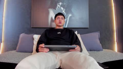 Snapshot of god_of_olympus1 chatting on 12/12/24, 01:06 steven online show from 12/12/24, 01:06