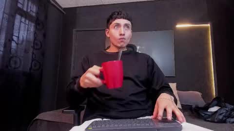 Snapshot of god_of_olympus1 chatting on 10/13/25, 11:21 steven online show from 10/13/25, 11:21