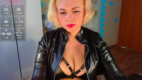 Mrs. Isabella online show from 02/14/25, 08:21