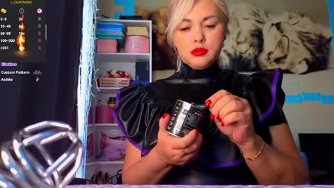 Mrs. Isabella online show from 04/11/26, 03:11