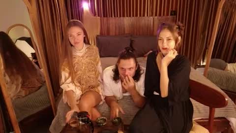   330 UTC2 girls   online show from 11/21/25, 04:33