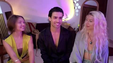   330 UTC2 girls   online show from 04/15/26, 02:40