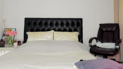 Snapshot of goddess_squirt_ chatting on 05/22/26, 02:30 Katrin online show from 05/22/26, 02:30