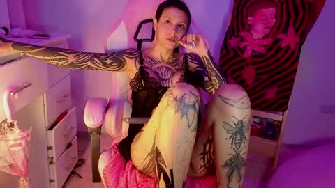 vee online show from 04/15/26, 06:20