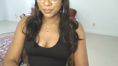 Snapshot of goddess_xandra_xquisite chatting on 04/22/26, 02:29 Xandra The Goddess online show from 04/22/26, 02:29