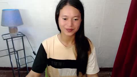 Snapshot of goddesses_slut247752 chatting on 12/15/24, 01:43 Ronel online show from 12/15/24, 01:43