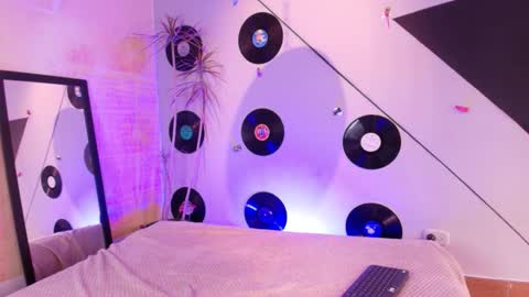 Julieta online show from 12/19/25, 07:10