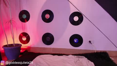 Julieta online show from 04/08/26, 07:03